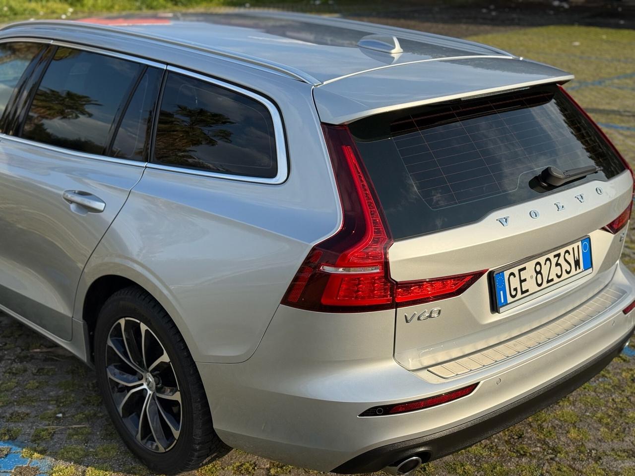 VOLVO V60 2021 B4 Geartronic R-Design