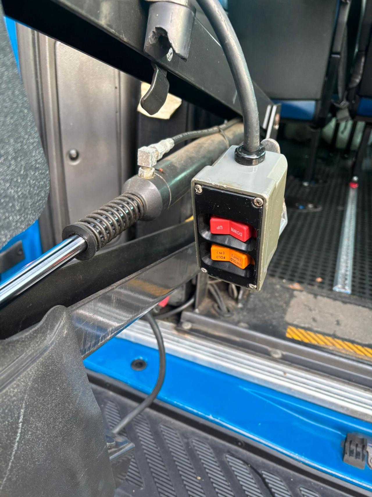 Ford Transit/Tourneo/Bus Transit 2.0 TD Con Pedana Trasporto Disabili