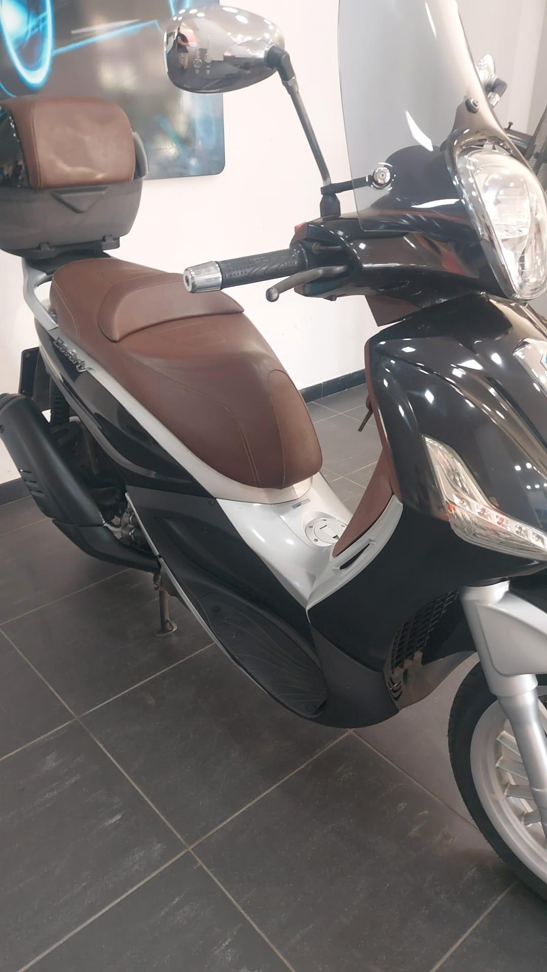Piaggio Beverly 300 BASE