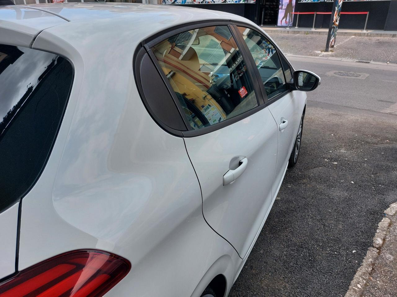 Peugeot 208 1.2 Gpl 82 Cv 5p Allure