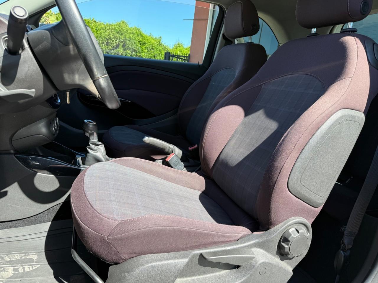 Opel Adam 1.2 70 CV Slam