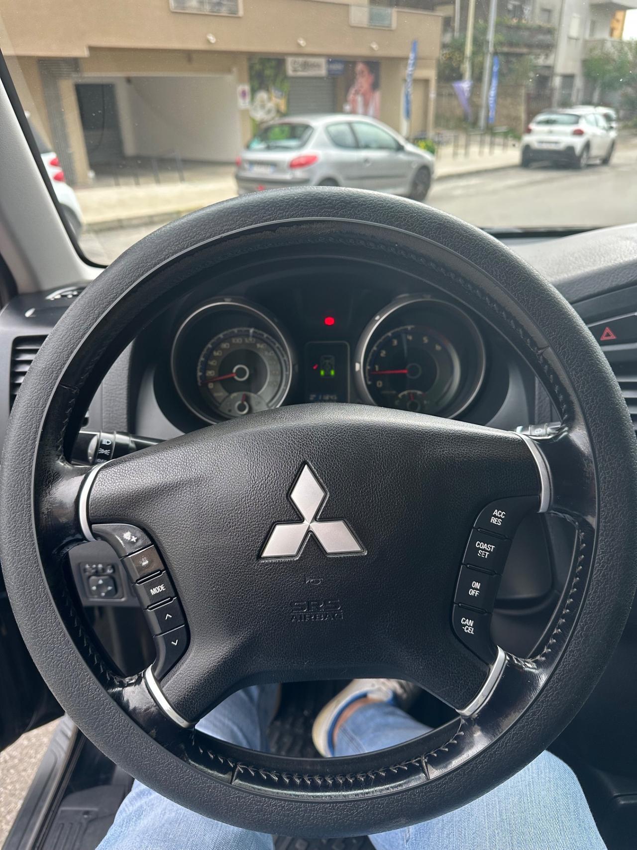 Mitsubishi Pajero 3.2 DI-D 16V aut. 3p. Instyle DPF