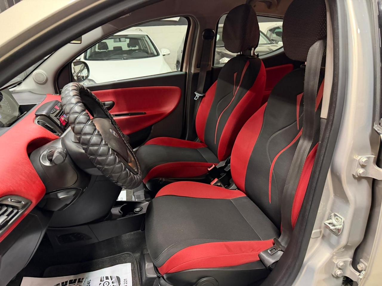 Lancia Ypsilon 0.9 TwinAir 85 CV 5 porte Metano Ecochic Gold