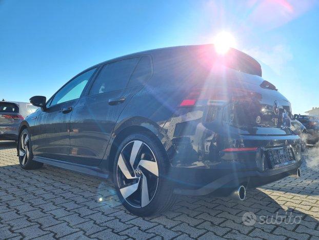 Volkswagen Golf GTI 8