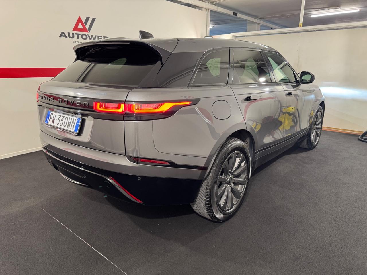 Range Rover Velar 2.0D I4 180 CV R-Dynamic HSE