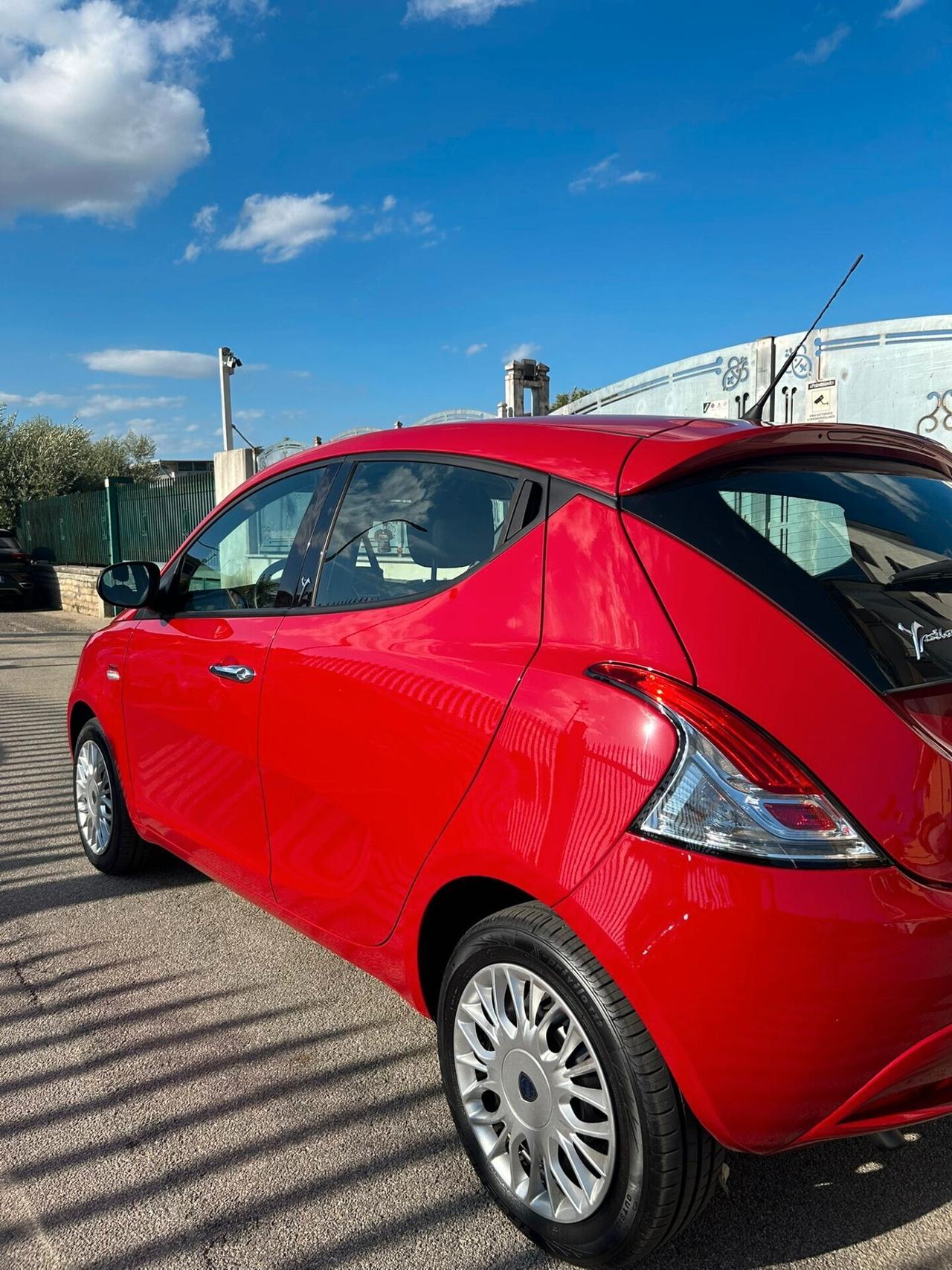 Lancia Ypsilon 1.2 69 CV 5 porte Gold ANNO 2017