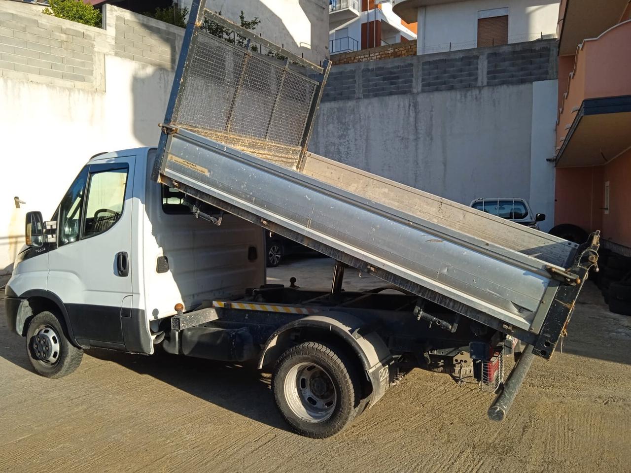 Iveco Daily 35C12 2.3 RIBALTABILE TRILATERALE