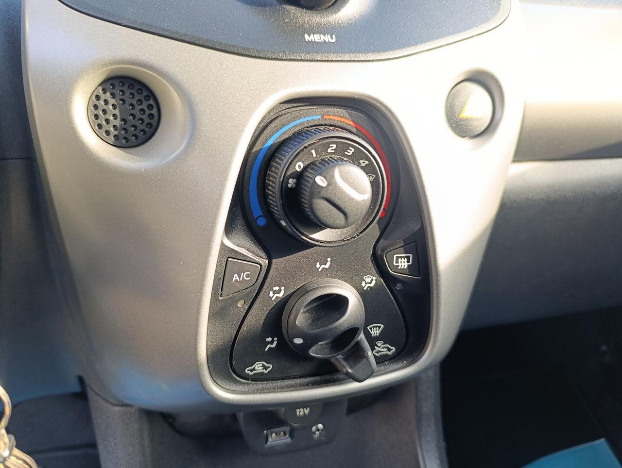 Toyota Aygo I 2012 Aygo 1.0 Lounge connect 3p