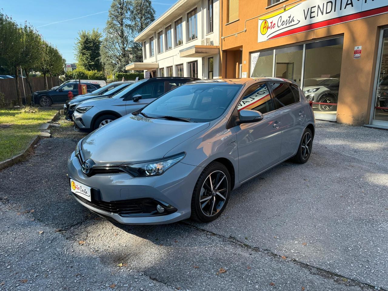 Toyota Auris 1.8 Hybrid Lounge Automatica