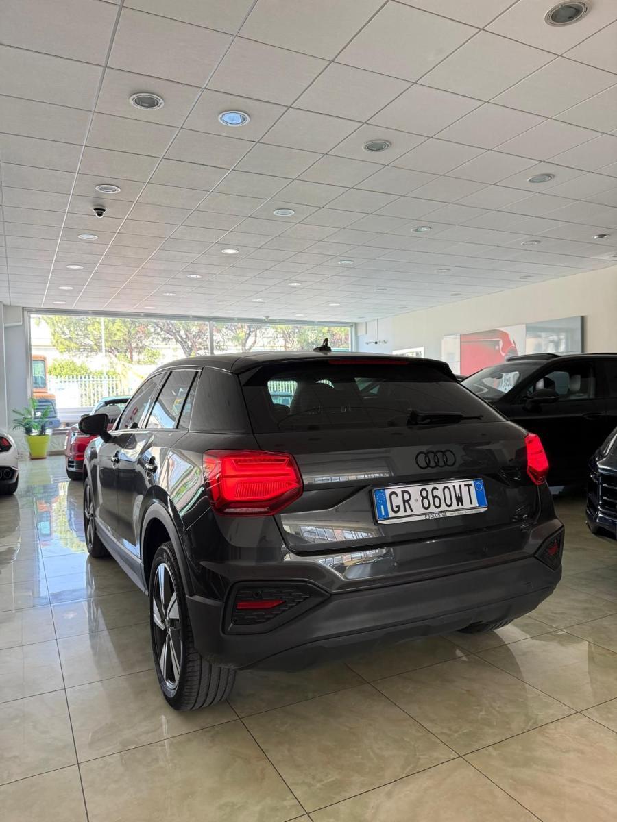 AUDI - Q2 - 30 TDI S tronic Identity Black