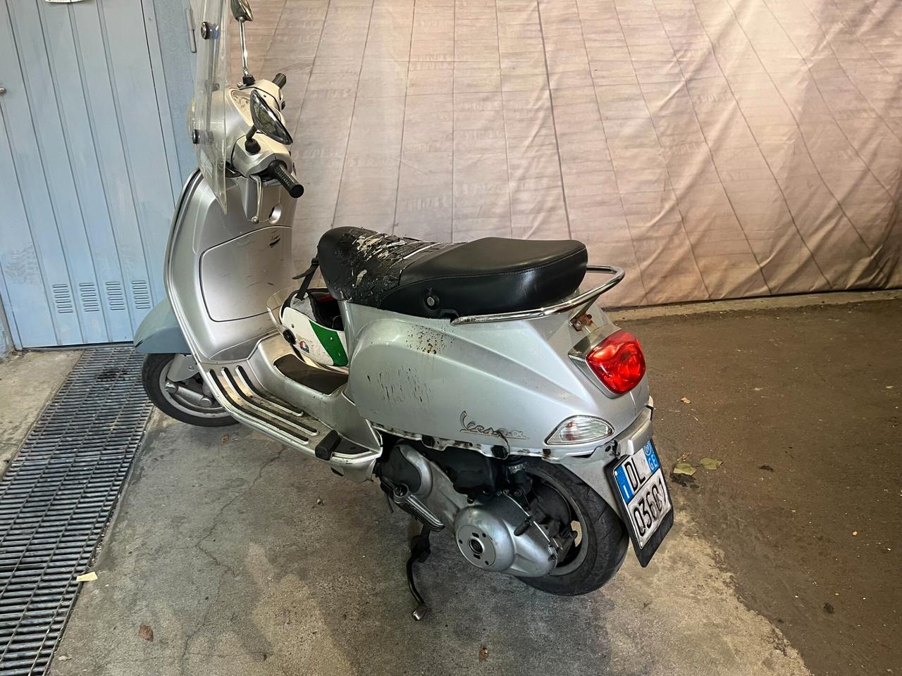 Piaggio Vespa 150 LX