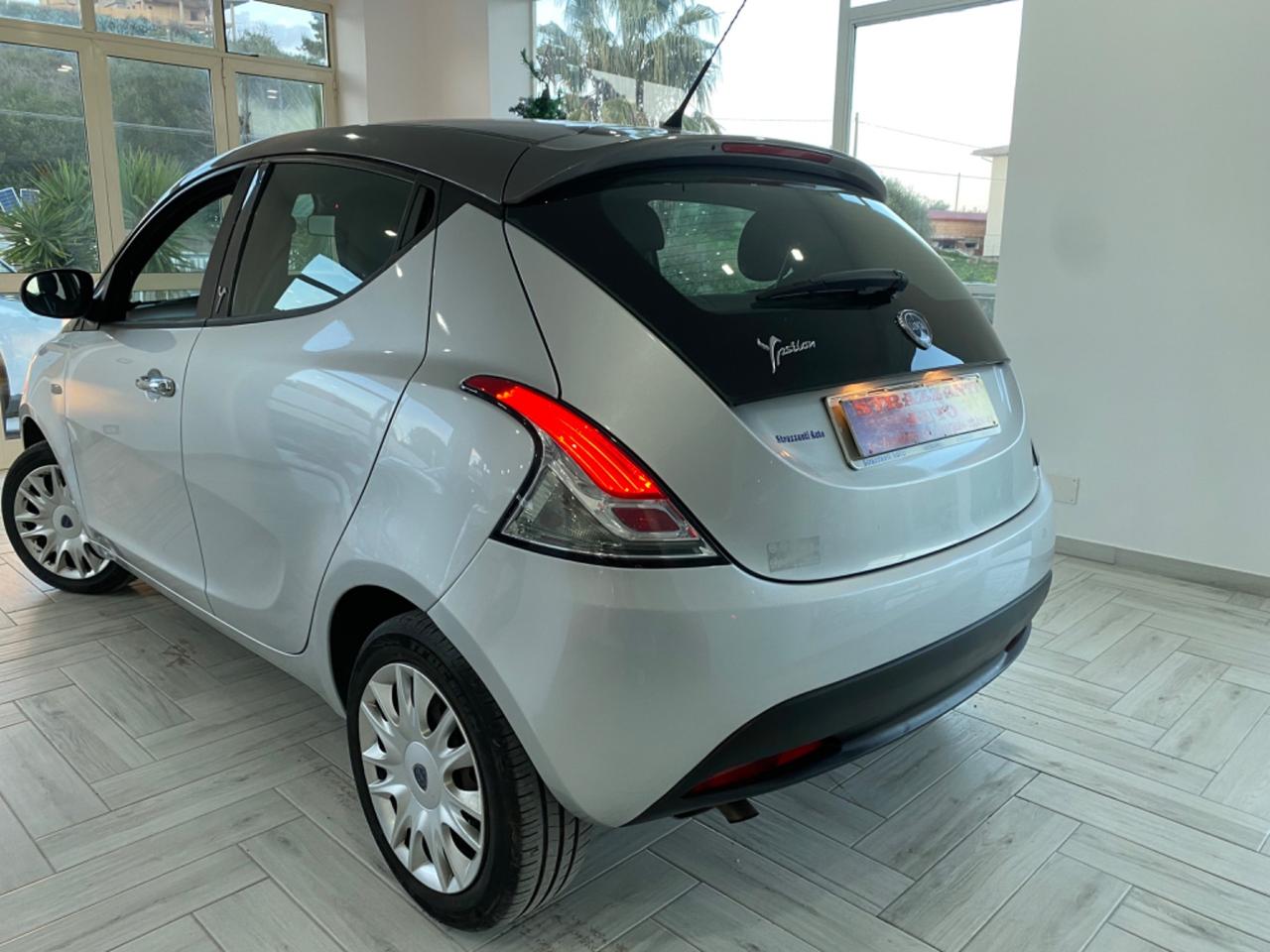 Lancia Ypsilon 1.3 MJT95CV 5P Silver BI-COLORE2013