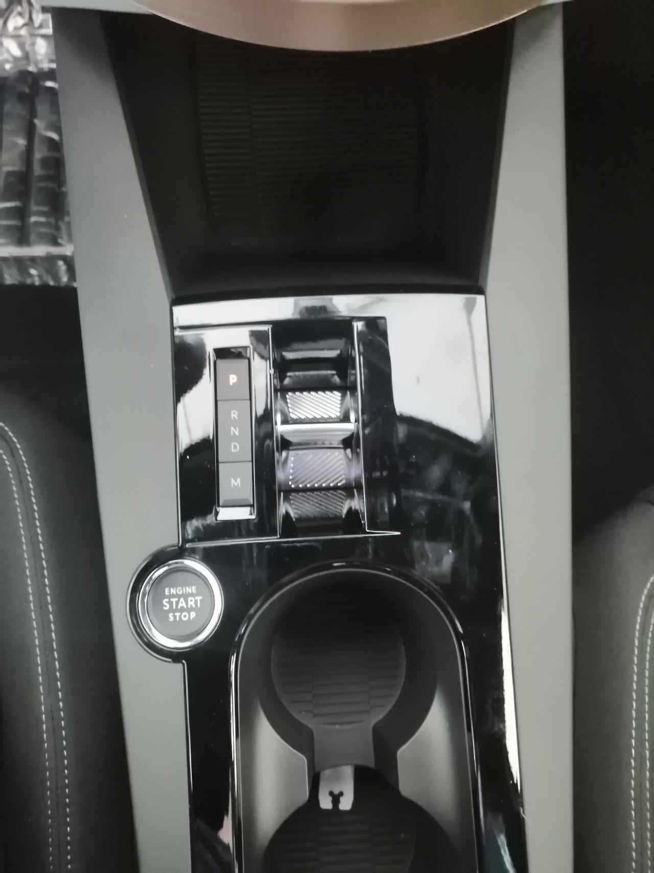 Lancia Ypsilon Hybrid e-DCT