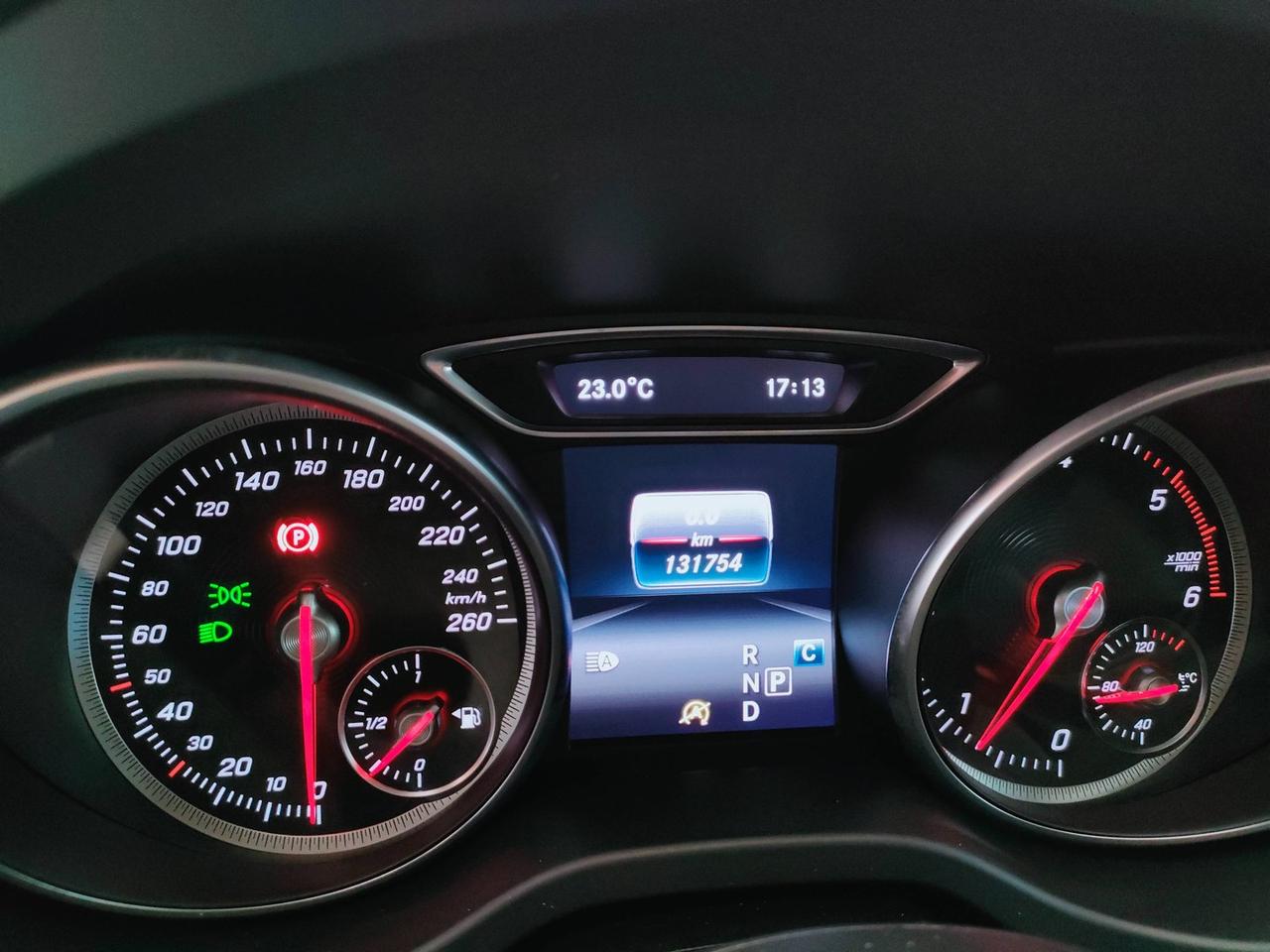 Mercedes-Benz GLA-X156 2017 - GLA 200 d Night Edition auto