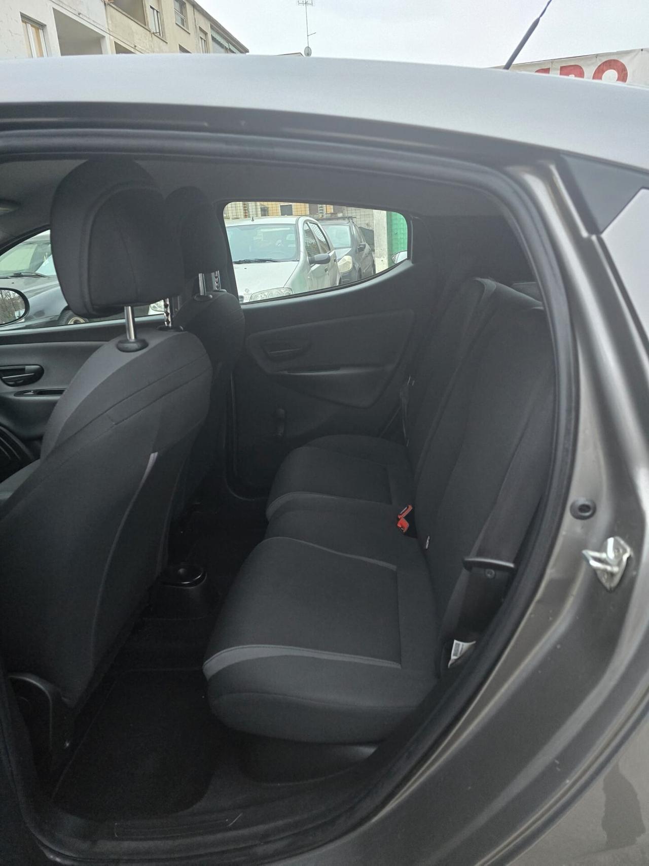 Lancia Ypsilon 1.2 69 CV 5 porte Silver