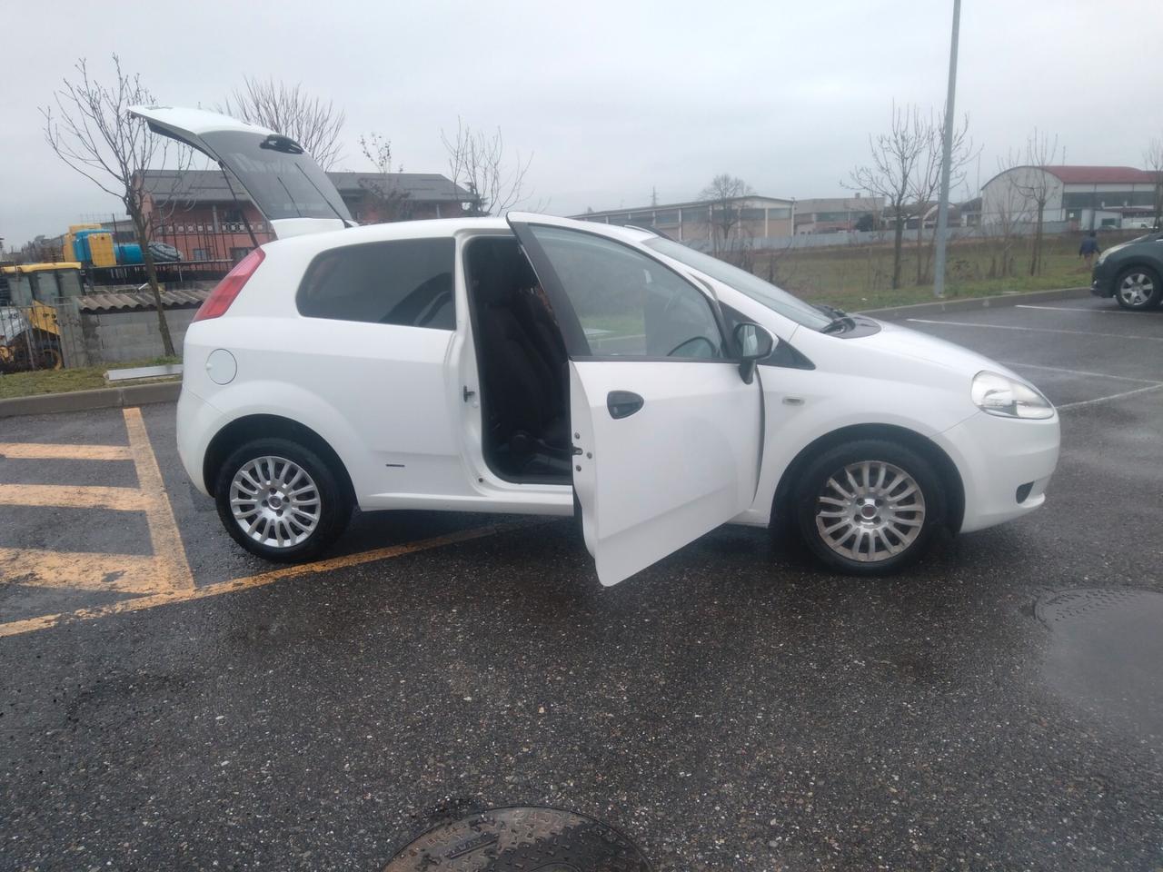 Fiat Grande Punto 1.3 MJT 75 3p.Van Active 2pt x neopatentati