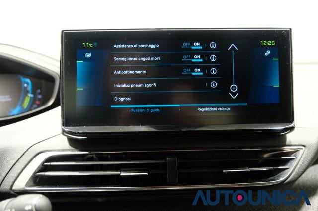 PEUGEOT 3008 HYBRID4 300 E-EAT8 ALLURE PACK