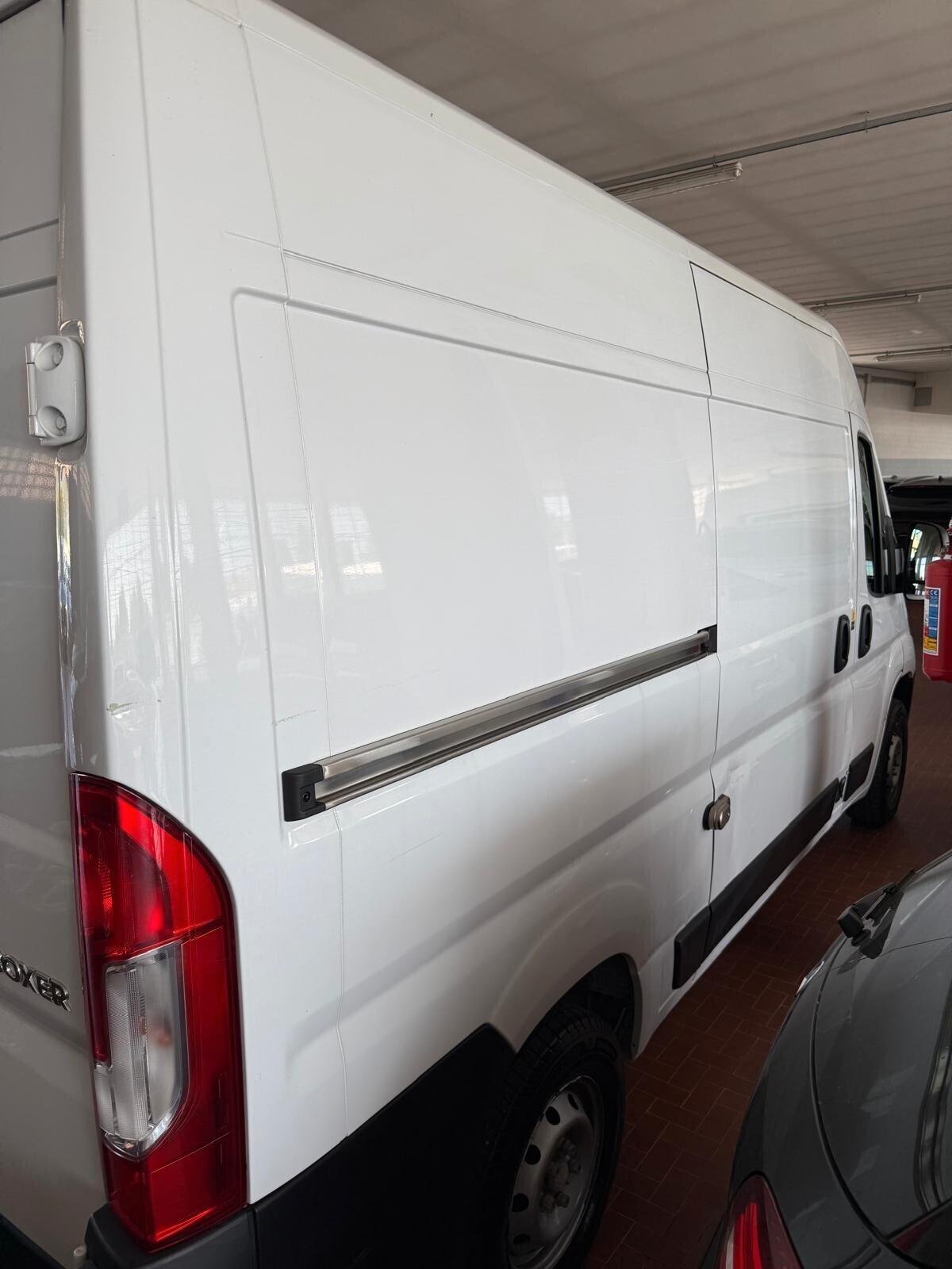 Peugeot Boxer 330 2.2 BlueHDi 140 S&S PC-TM Furgone