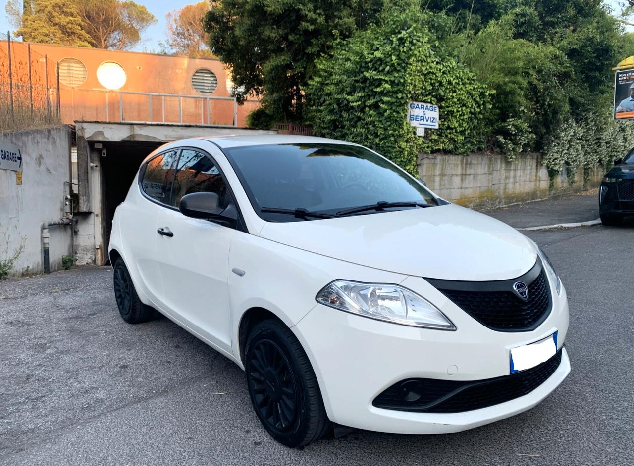 Lancia Ypsilon 1.0 HIBRIDA 2021 KM23980