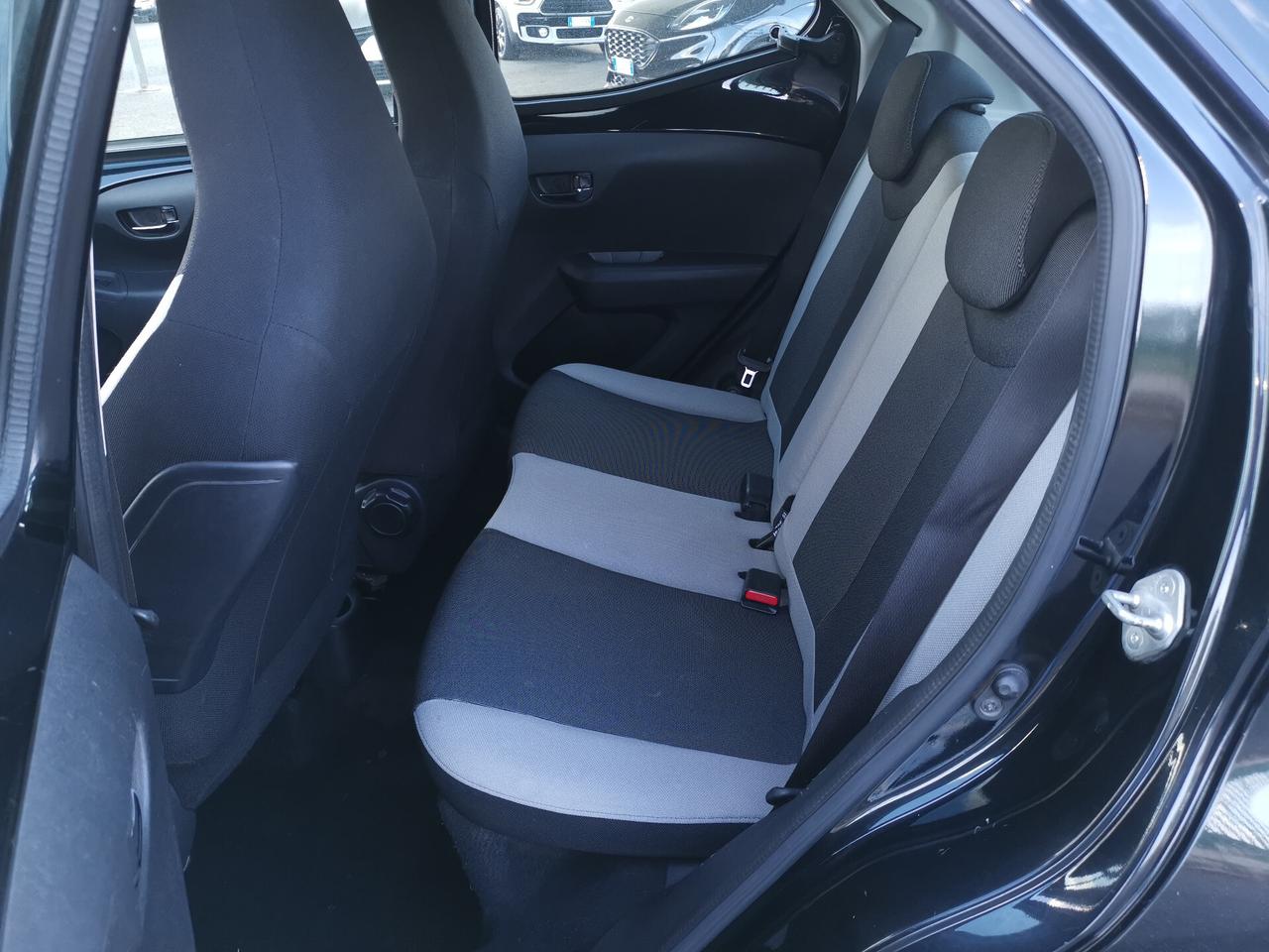 Toyota Aygo 1.0 VVT-i 69 CV 5 porte x-play