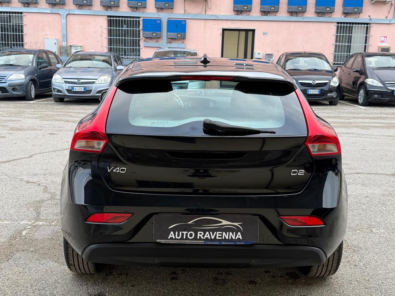 Volvo V40 120CV D2 R-design 2017 EURO6 Neopatentati