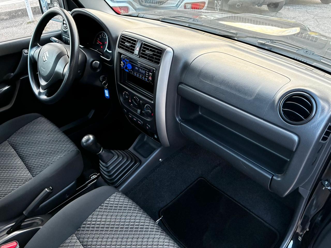 SUZUKI JIMNY 4WD 1.3i 85CV - GANCIO TRAINO