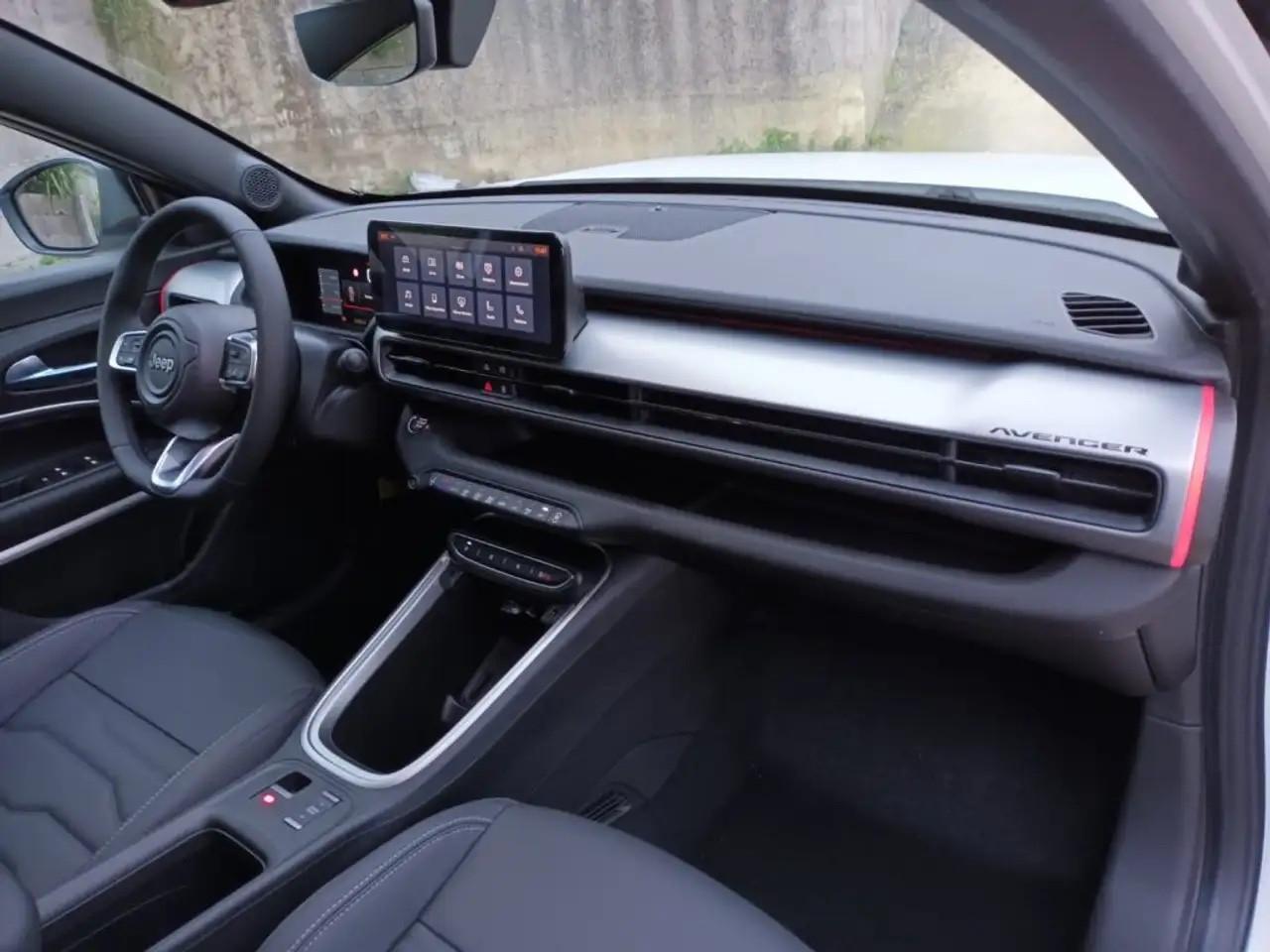 Jeep Avenger 1.2 E-HYBRID 110 CV Summit KM0