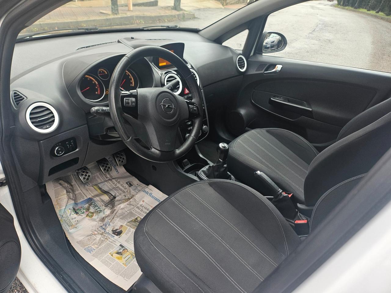 Opel Corsa 1.2 5 porte B-color 2012