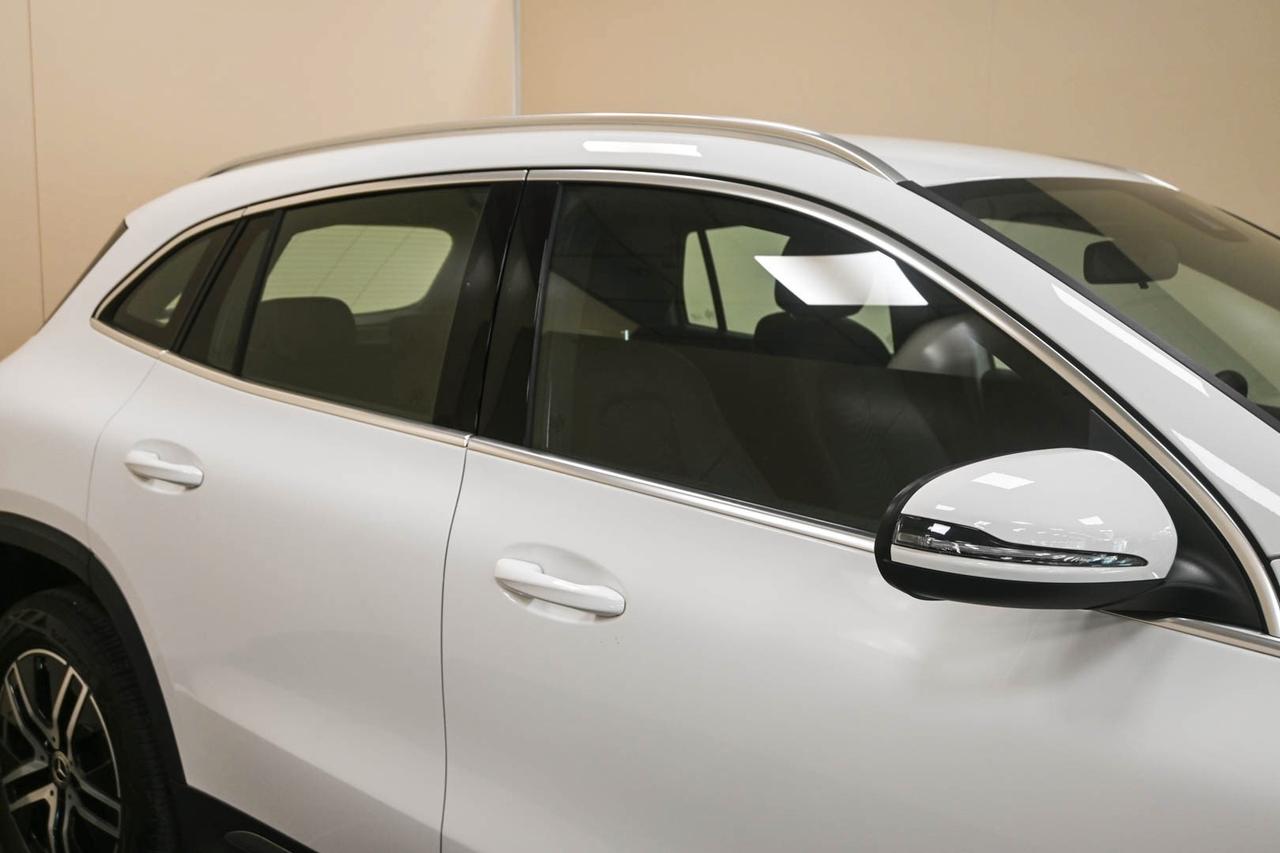 MERCEDES GLA (H247) GLA 200 d Automati...