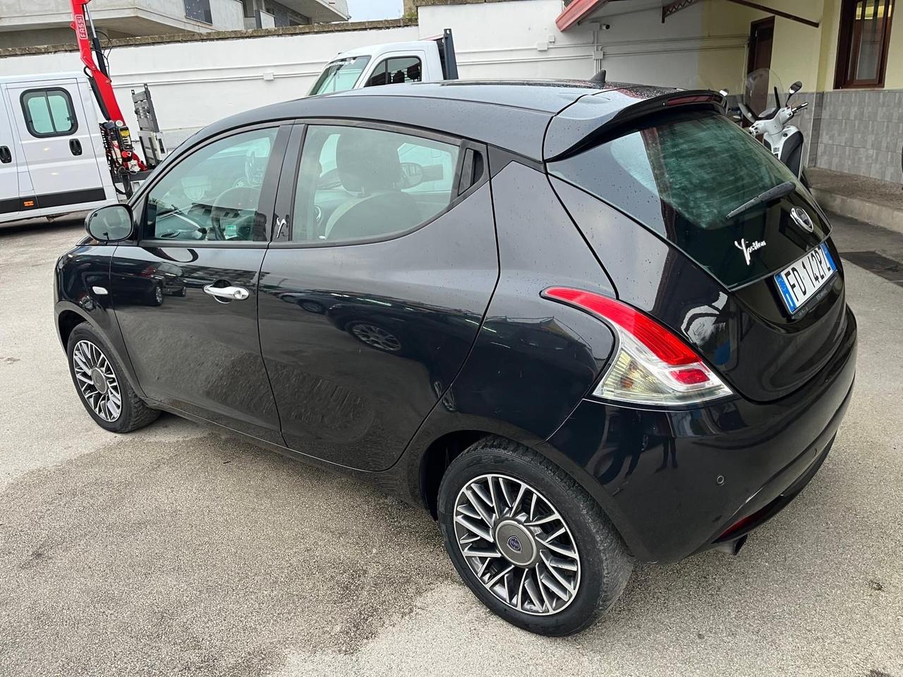 Lancia y 0.9 twinair benz.-cambio automatico-full-2016