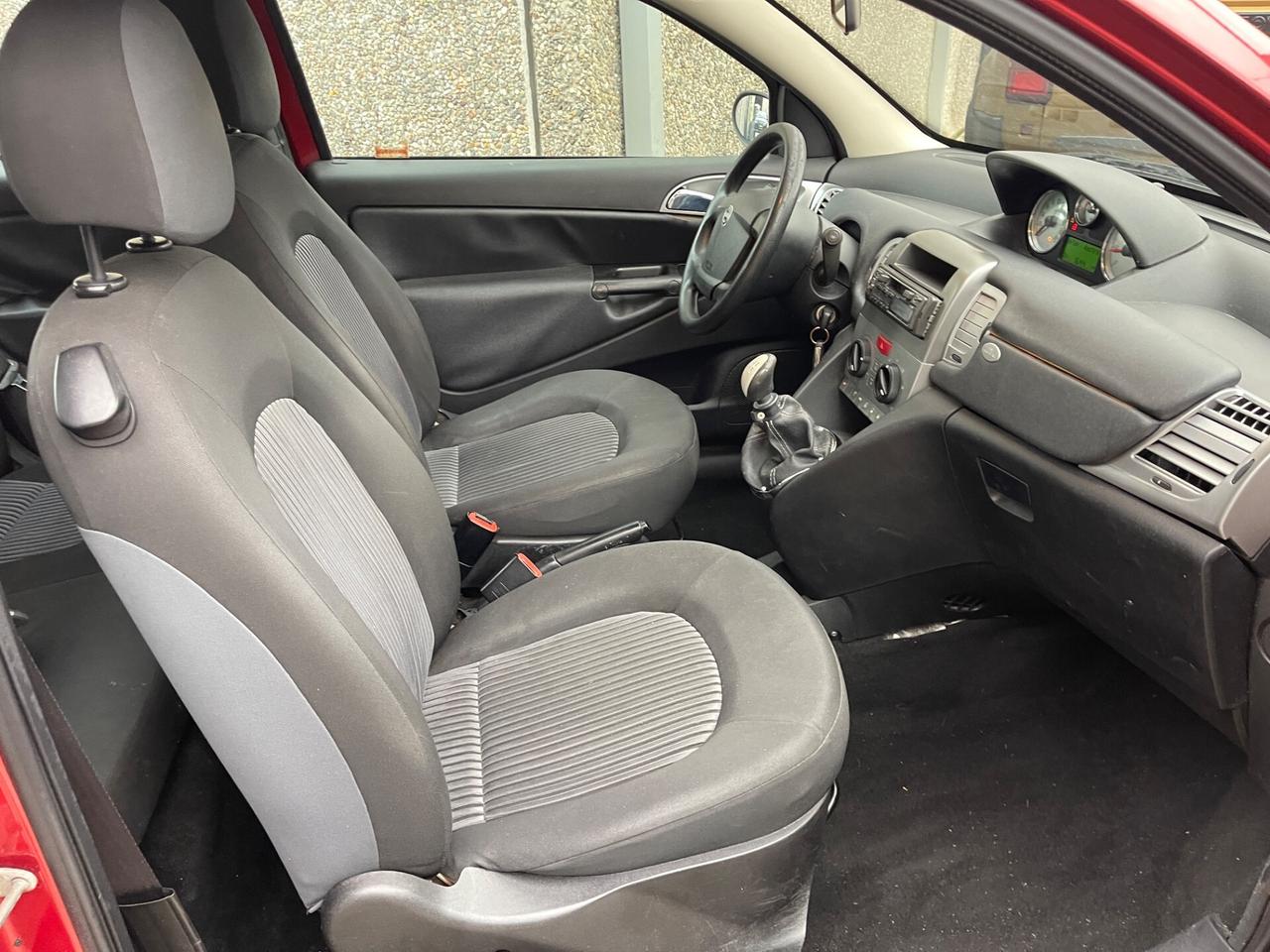 Lancia Ypsilon 1.2 benzina euro4 neopatentati