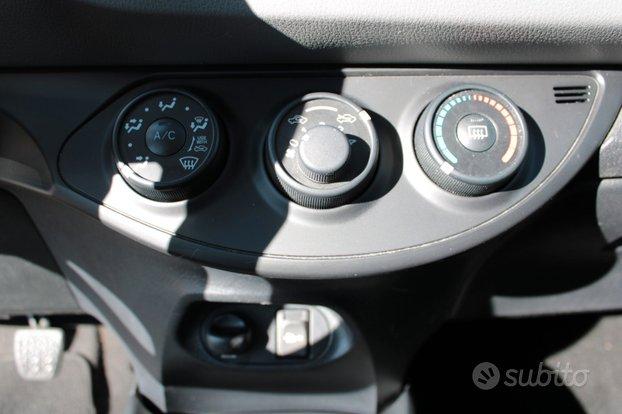 Toyota Yaris 1.0 5p. 69cv x neopatentati active