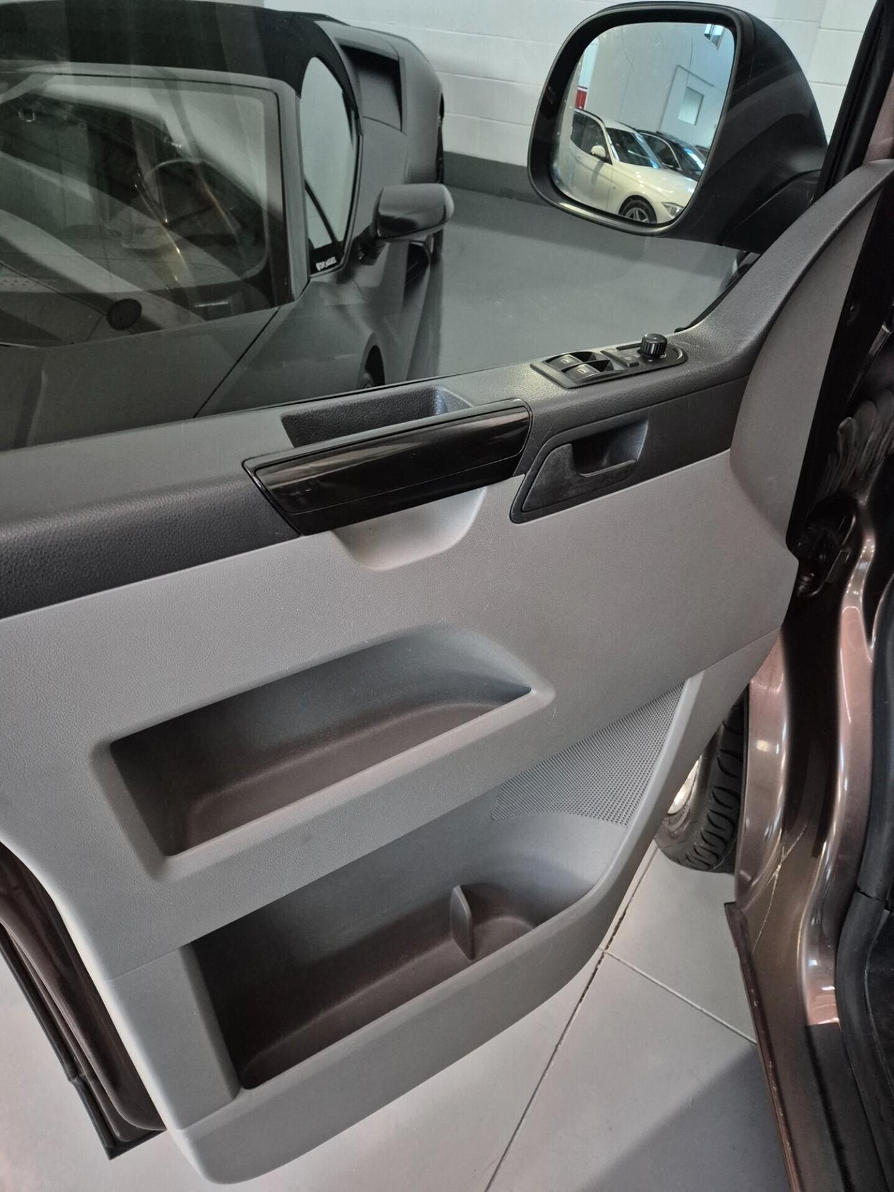 Volkswagen T5 Caravelle 2.0d 140cv 5P CarPlay Navi Ganciotraino Subwoofer