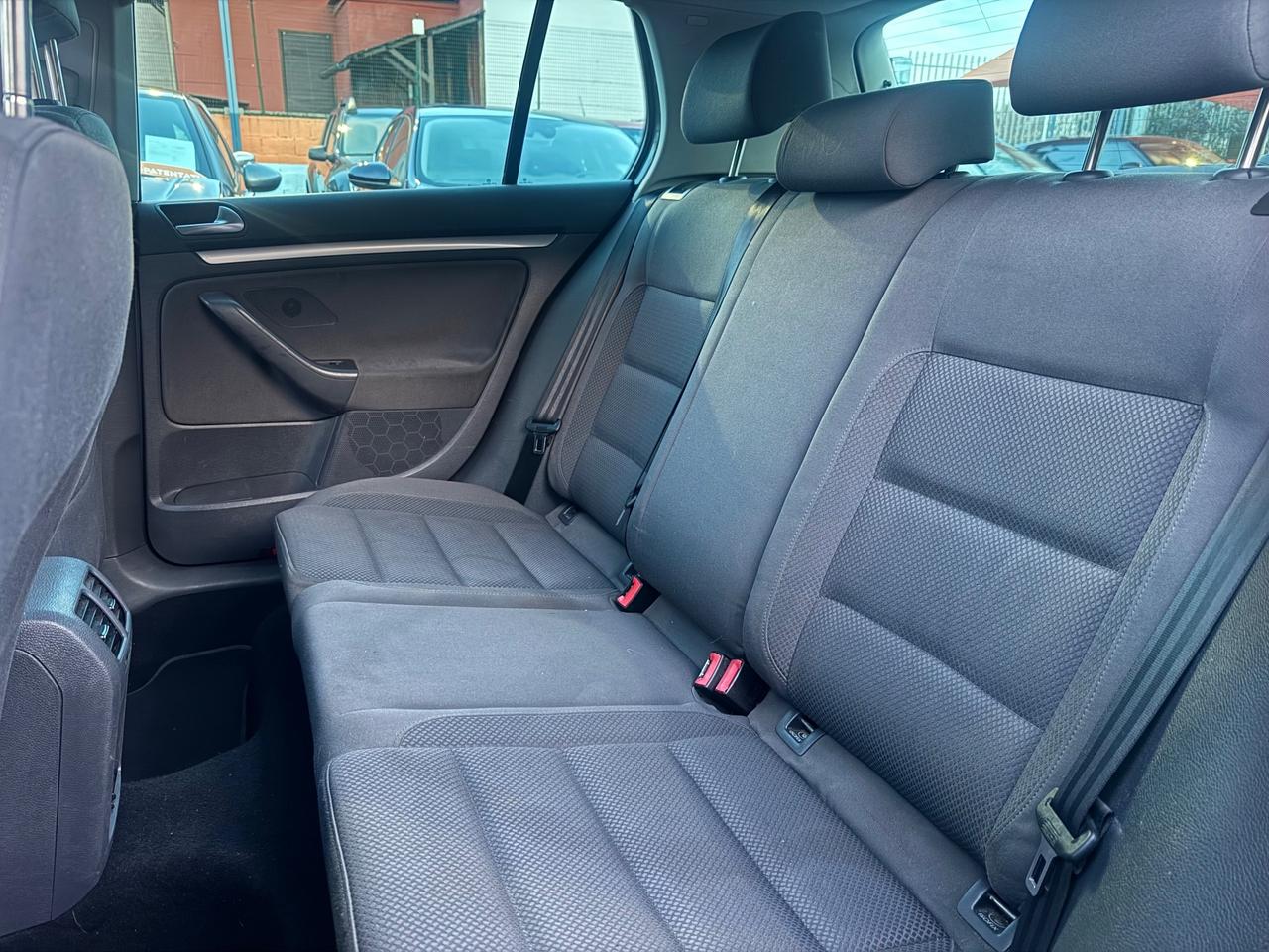 Volkswagen Golf ADATTA A NEOPATENTATI 1.6 16V FSI 5p. Comfortline