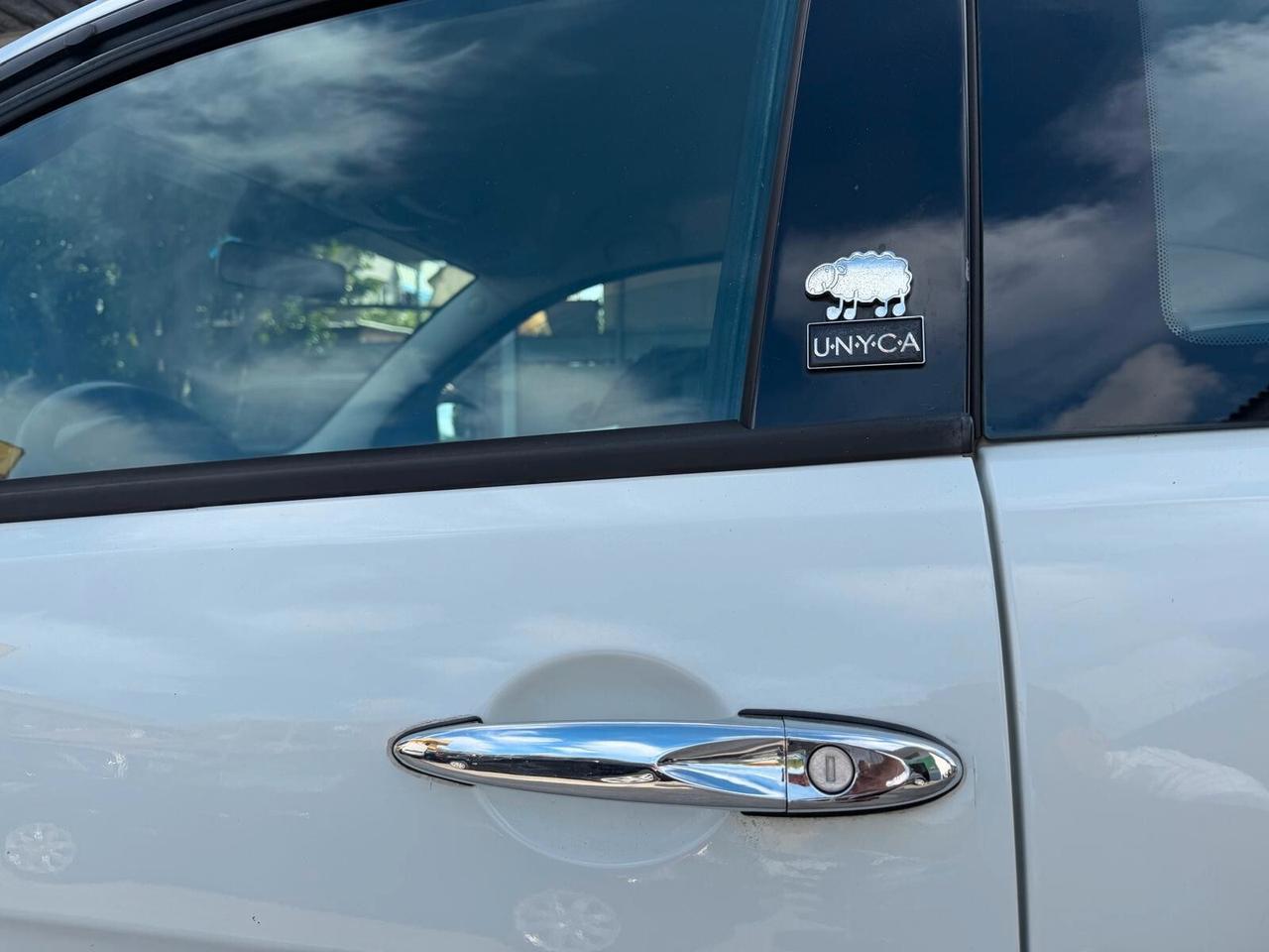 Lancia Ypsilon 1.3 MJT 75 CV Unyca