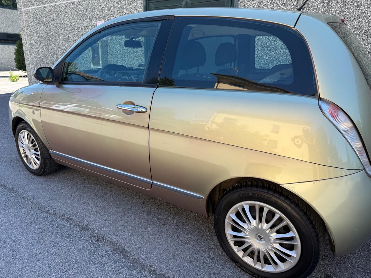 Lancia Ypsilon 1.2 Oro Bianco
