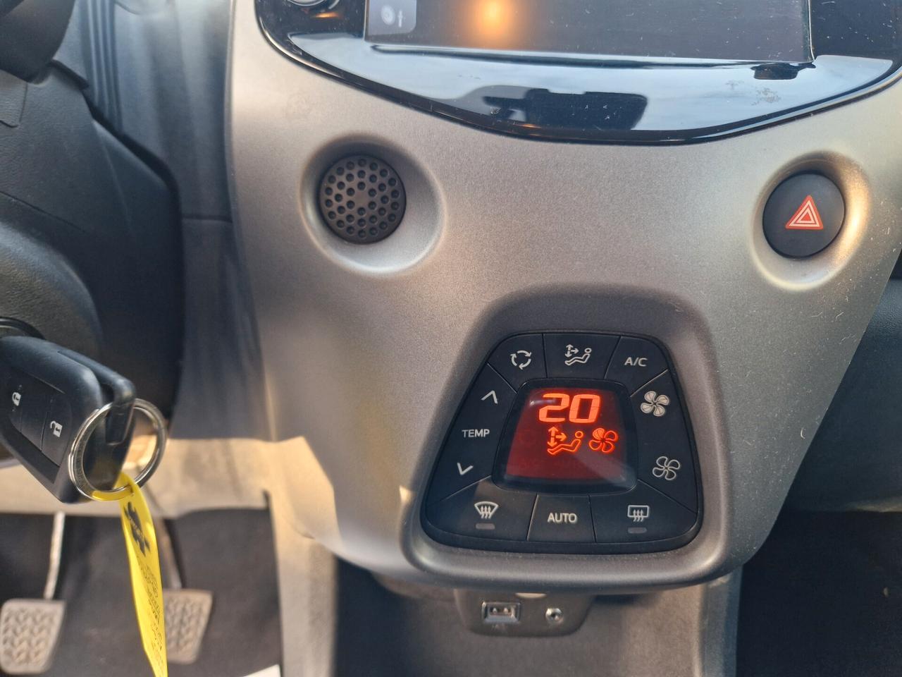 Toyota Aygo Connect 1.0 VVT-i 72 CV 5p x-play