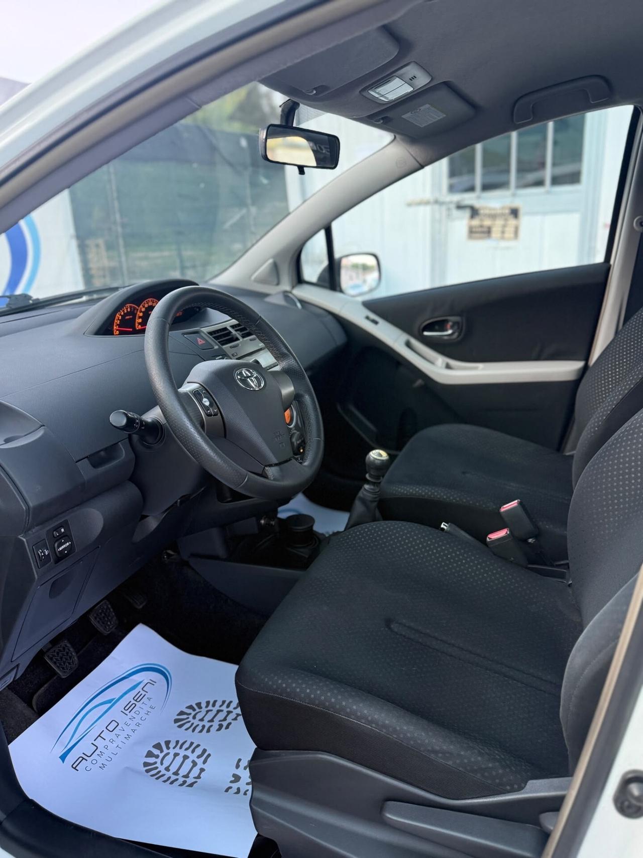 Toyota Yaris 1.3 5 porte SOLO 98.000 KM NEOPATENTATI OK