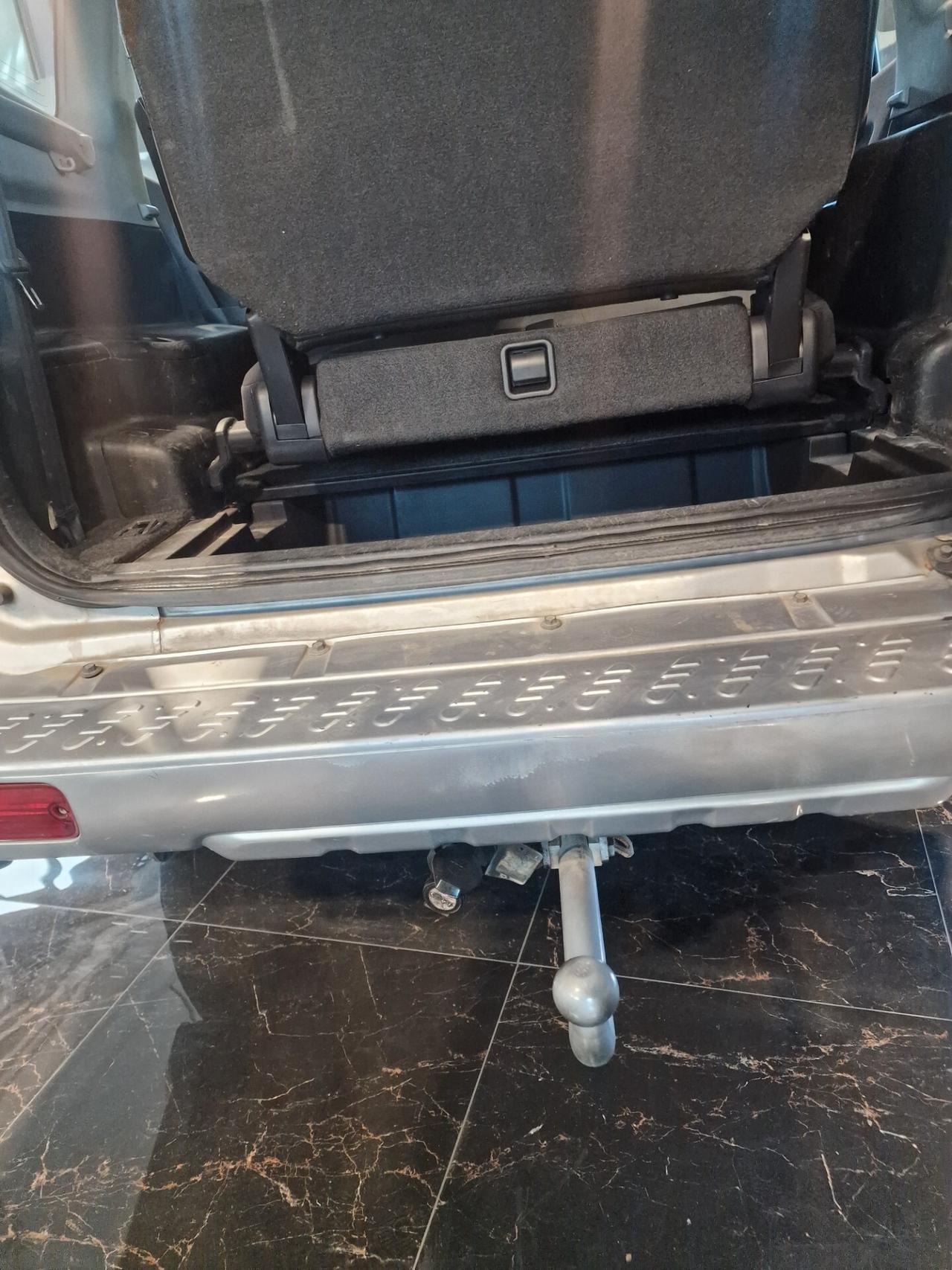 Mitsubishi Pajero 3.2 16V DI-D 5p. GLX 7 posti