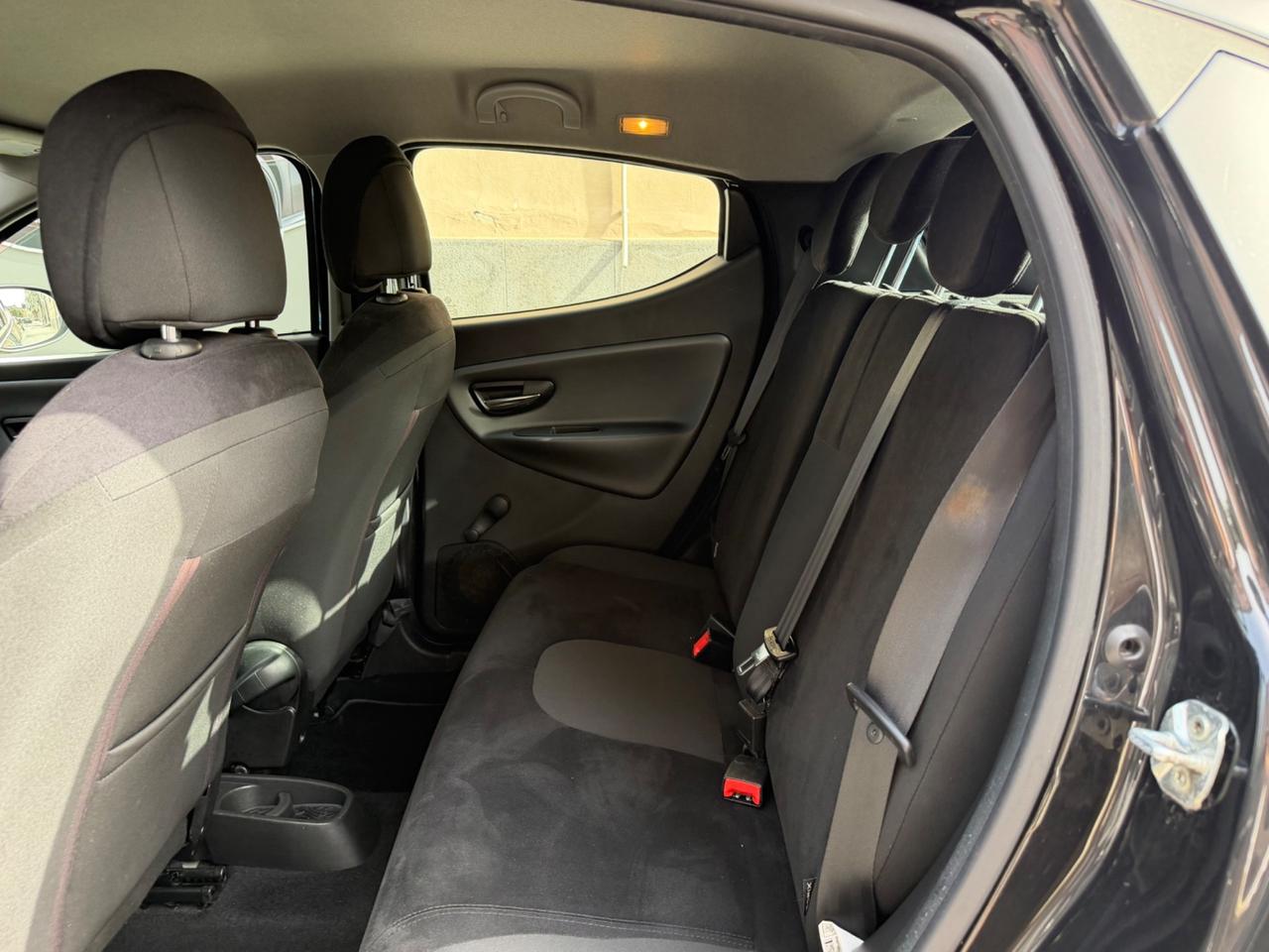 Lancia Ypsilon 1.2 69 CV Silver 2013
