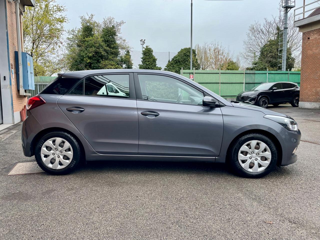 Hyundai i20 BENZINA/GPL - UNICO PROPRIETARIO- TUTTA TAGLIANDATA CON FATTURE