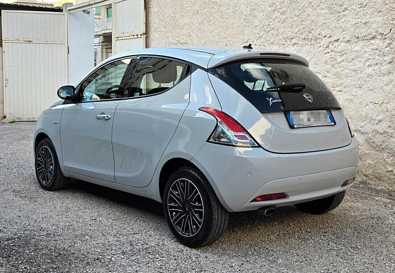 Lancia Ypsilon 1.0 70CV S&S Hybrid 5 porte Gold