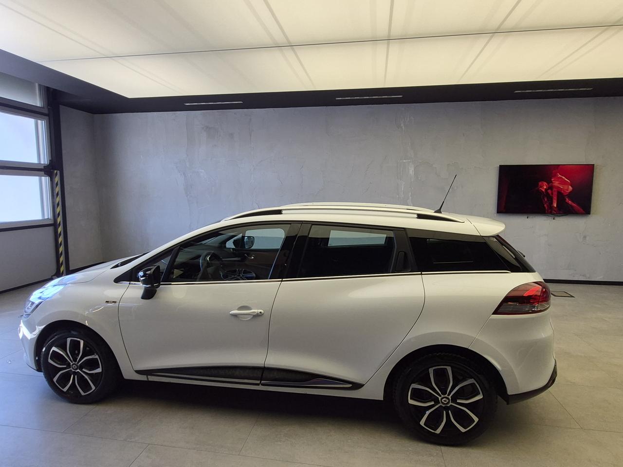 RENAULT Clio Sporter 1.5 dci Moschino Intens 90cv