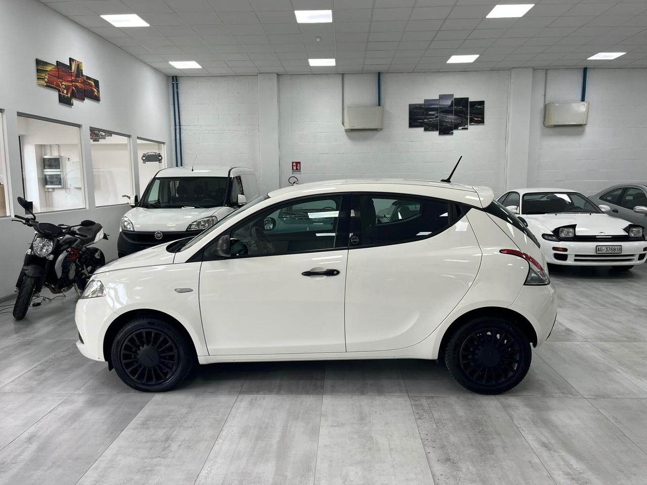 Lancia Ypsilon 1.0 hybrid