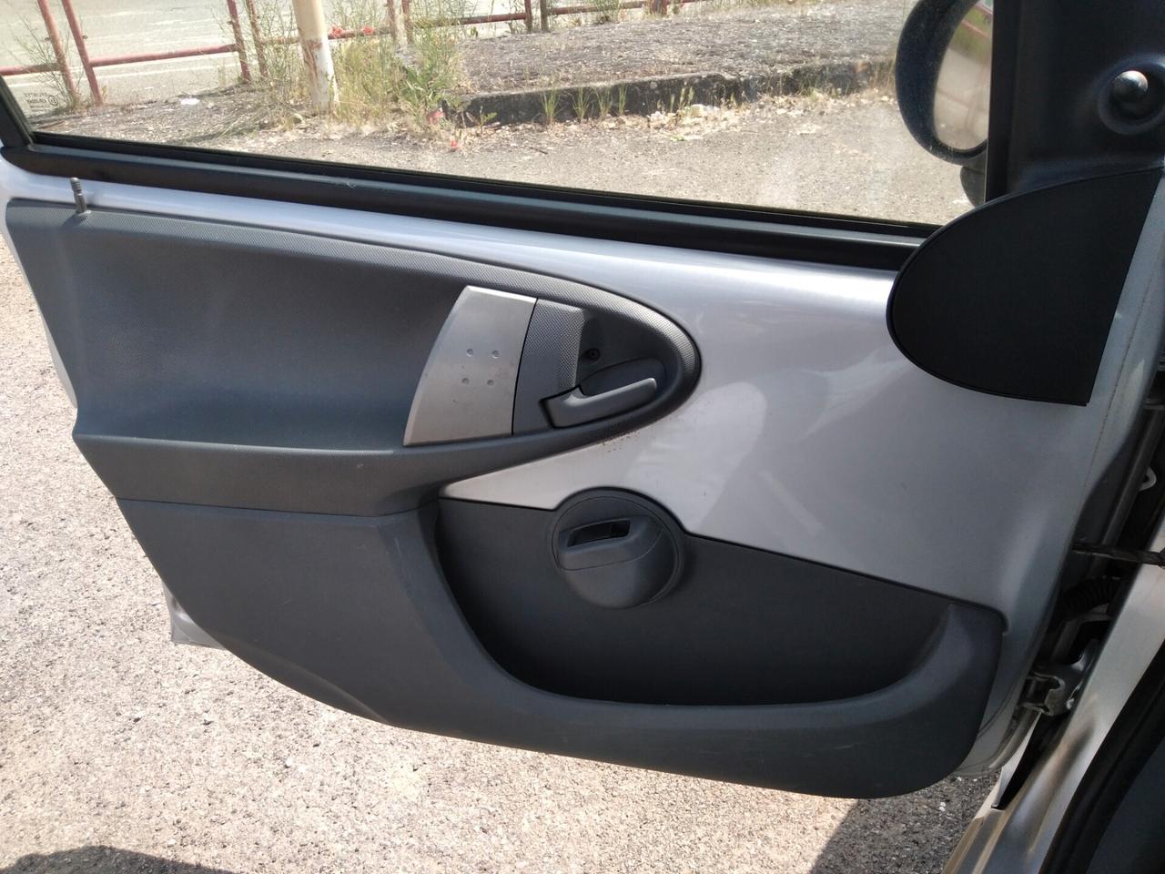 Peugeot 107 1.0 68CV 5p. Sweet Years xneopatentati
