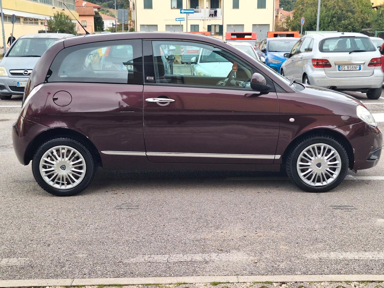 Lancia Ypsilon 1.3 MJT 75 CV Elle NEOPATENTATI UNICOPROPIETARIO