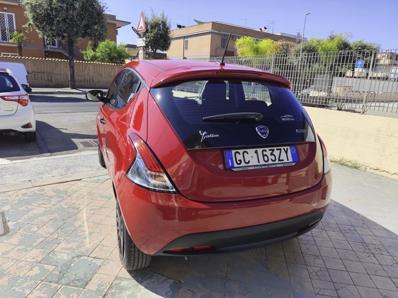 Lancia Ypsilon 1.0 FireFly 5 porte S&S Hybrid Ecochic Silver