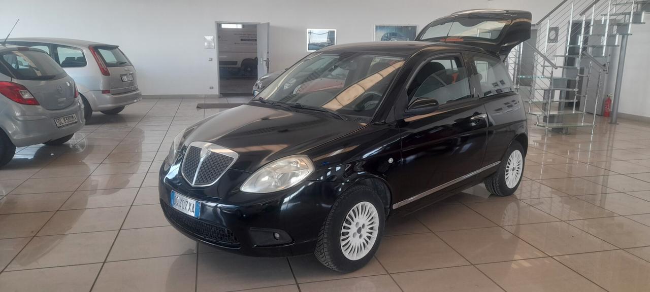 Lancia Ypsilon 1.3 MJT 75 CV Platino