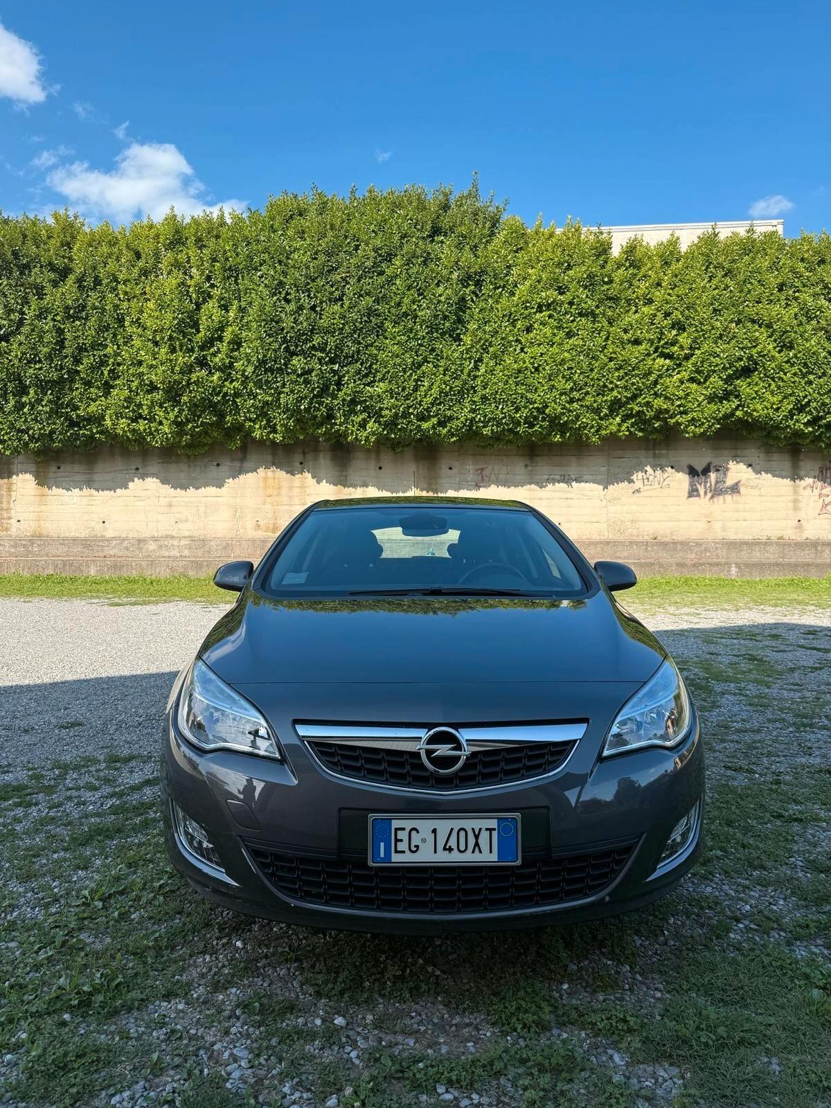 Opel Astra 1.6 115CV 5 porte Cosmo