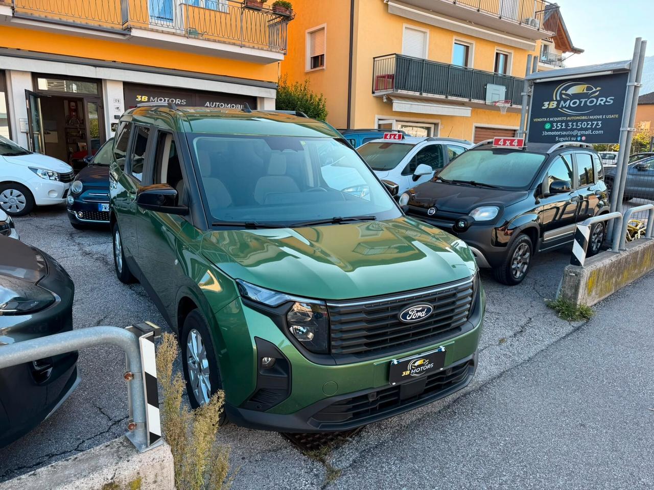 Ford Tourneo Courier 1.0 EcoBoost Titanium
